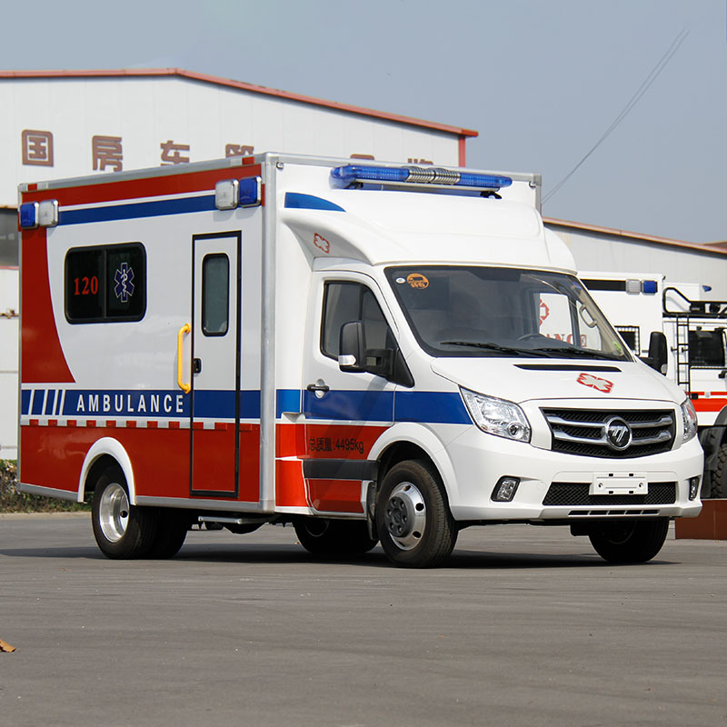 Ambulância com cabine quadrada